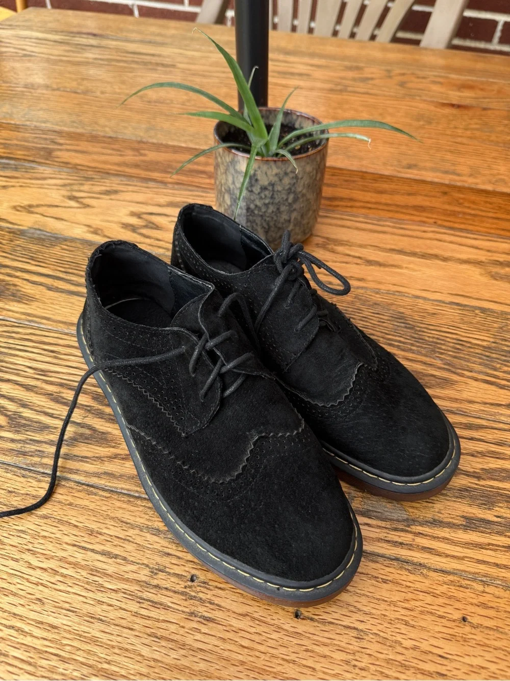 Black Suede Lace Up Rubber Sole Oxford Shoes size 39 / 24.5 centimeters